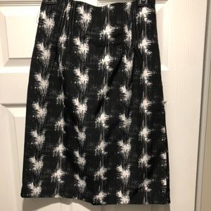 Black / white   Knee length pencil skirt